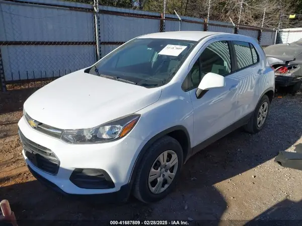 3GNCJKSB4HL279527 2017 CHEVROLET TRAX - Image 2