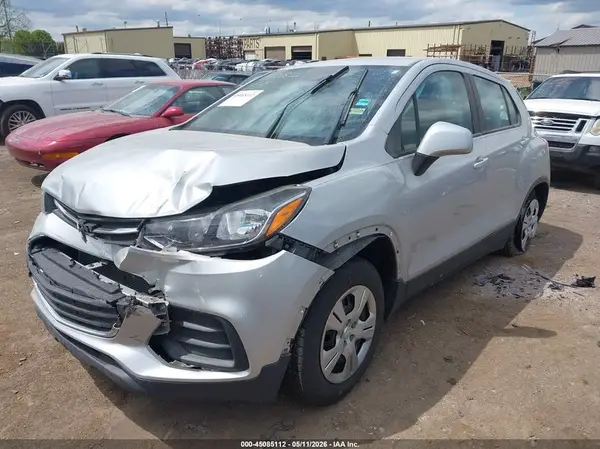 3GNCJKSB4HL281018 2017 CHEVROLET TRAX - Image 2