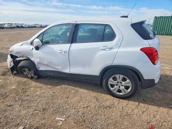 3GNCJKSB4HL284792 2017 CHEVROLET TRAX - Image 2
