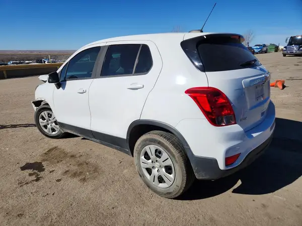 3GNCJKSB4HL286252 2017 CHEVROLET TRAX - Image 2