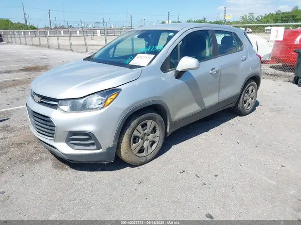 3GNCJKSB4HL289717 2017 CHEVROLET TRAX - Image 2
