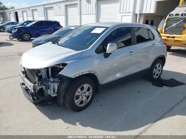 3GNCJKSB4JL147759 2018 CHEVROLET TRAX - Image 2
