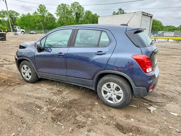 3GNCJKSB4JL166666 2018 CHEVROLET TRAX - Image 2