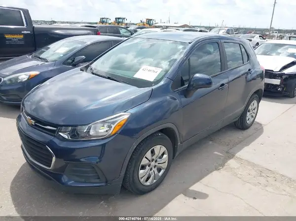 3GNCJKSB4JL168398 2018 CHEVROLET TRAX - Image 2
