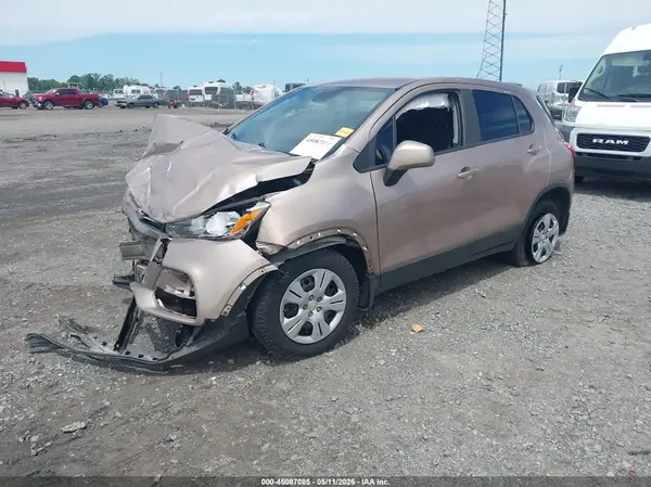 3GNCJKSB4JL168708 2018 CHEVROLET TRAX - Image 2