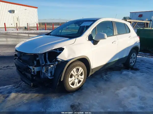 3GNCJKSB4JL178462 2018 CHEVROLET TRAX - Image 2