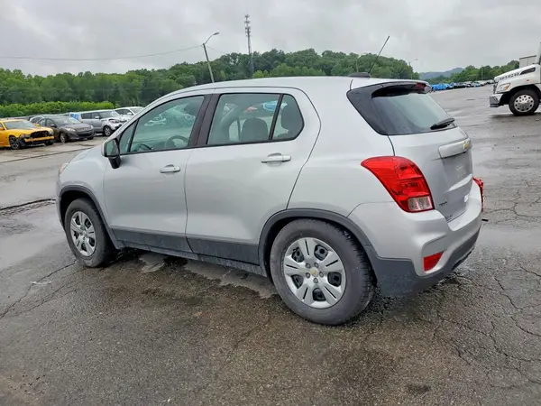 3GNCJKSB4JL206681 2018 CHEVROLET TRAX - Image 2