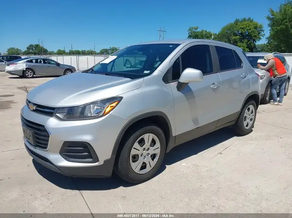 3GNCJKSB4JL210505 2018 CHEVROLET TRAX - Image 2