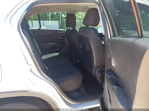 3GNCJKSB4JL210505 2018 CHEVROLET TRAX - Image 8