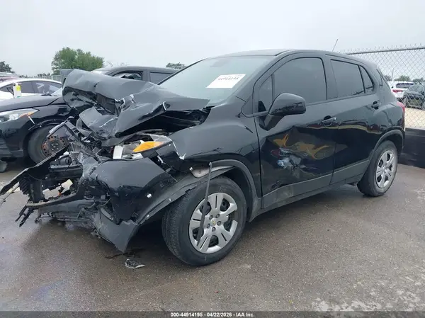 3GNCJKSB4JL235324 2018 CHEVROLET TRAX - Image 2