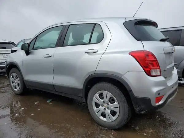 3GNCJKSB4JL235839 2018 CHEVROLET TRAX - Image 2