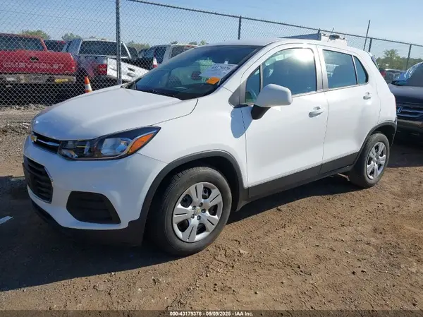 3GNCJKSB4JL270042 2018 CHEVROLET TRAX - Image 2
