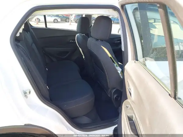 3GNCJKSB4JL270042 2018 CHEVROLET TRAX - Image 8