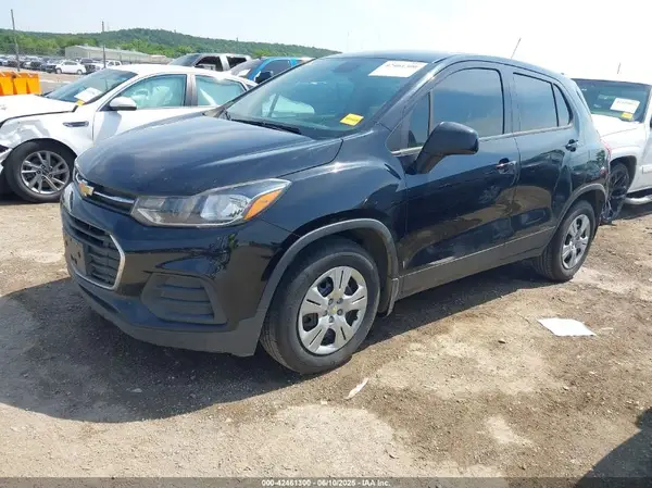 3GNCJKSB4JL271692 2018 CHEVROLET TRAX - Image 2