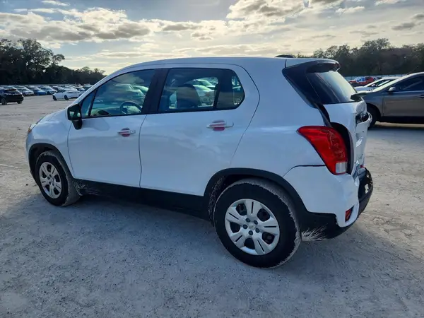 3GNCJKSB4JL300026 2018 CHEVROLET TRAX - Image 2