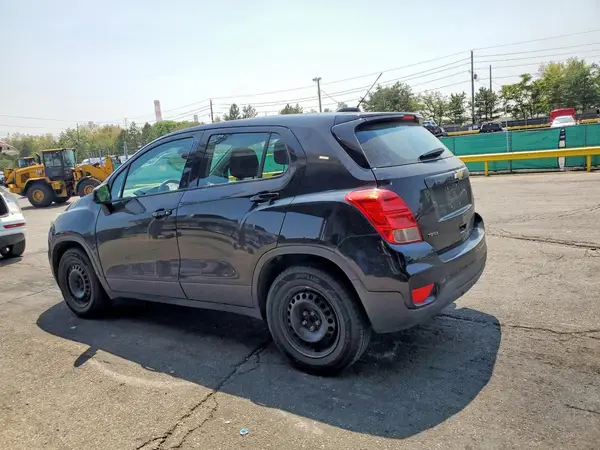 3GNCJKSB4JL306473 2018 CHEVROLET TRAX - Image 2