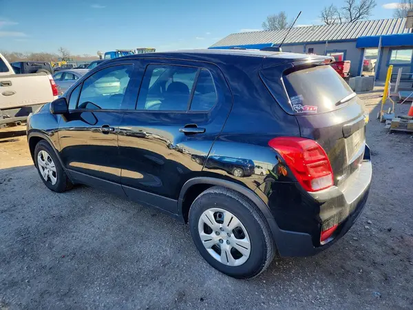 3GNCJKSB4JL316985 2018 CHEVROLET TRAX - Image 2