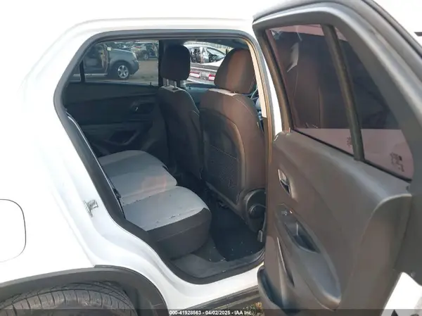 3GNCJKSB4JL341434 2018 CHEVROLET TRAX - Image 8