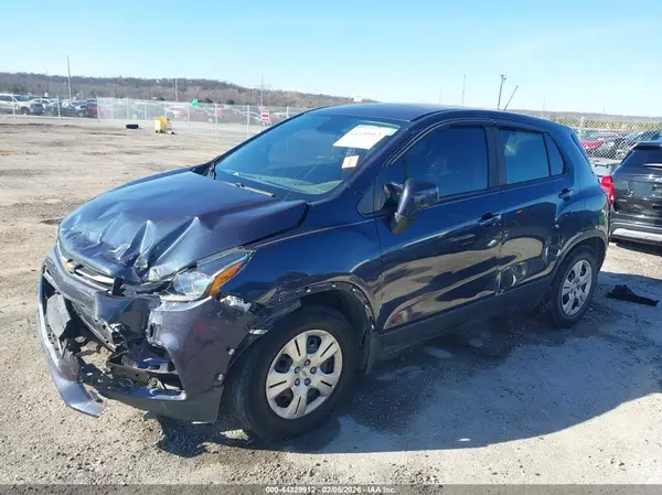 3GNCJKSB4JL355513 2018 CHEVROLET TRAX - Image 2