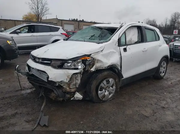 3GNCJKSB4JL359190 2018 CHEVROLET TRAX - Image 2