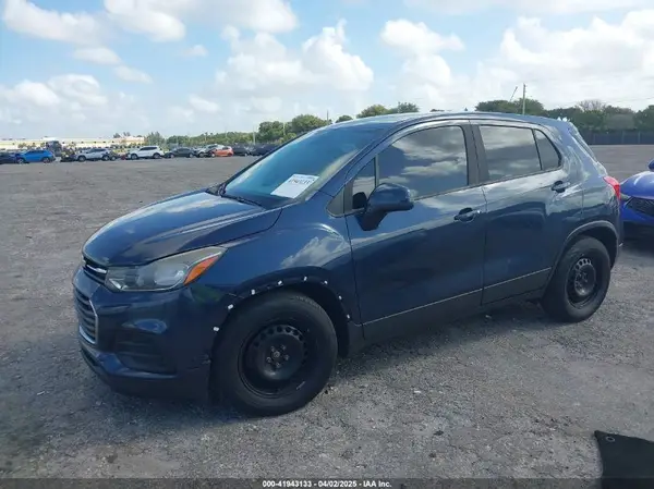 3GNCJKSB4JL377396 2018 CHEVROLET TRAX - Image 2
