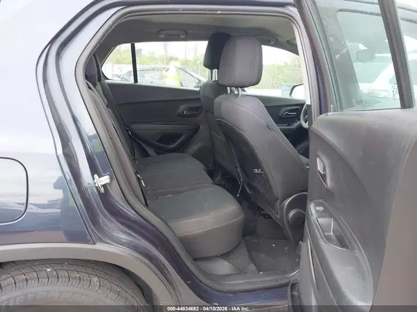 3GNCJKSB4JL385563 2018 CHEVROLET TRAX - Image 8