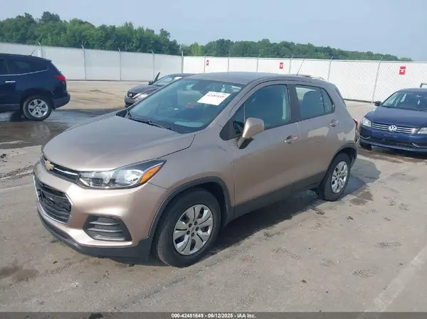 3GNCJKSB4JL389421 2018 CHEVROLET TRAX - Image 2