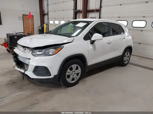 3GNCJKSB4JL391962 2018 CHEVROLET TRAX - Image 2