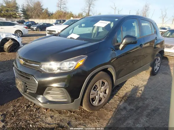 3GNCJKSB4JL401342 2018 CHEVROLET TRAX - Image 2