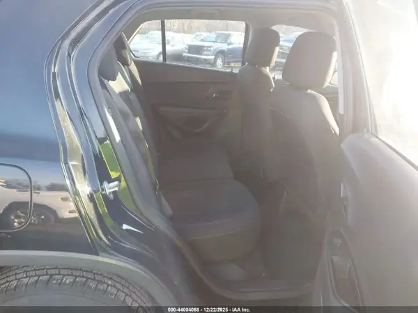 3GNCJKSB4JL401342 2018 CHEVROLET TRAX - Image 8