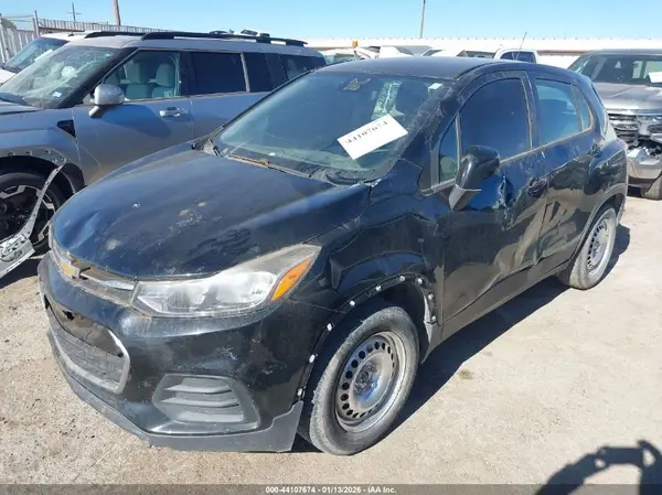 3GNCJKSB4JL408789 2018 CHEVROLET TRAX - Image 2