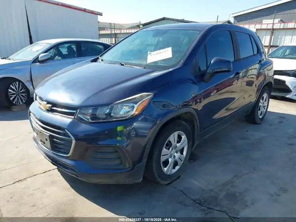 3GNCJKSB4KL115282 2019 CHEVROLET TRAX - Image 2