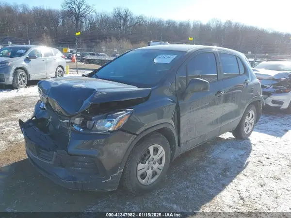 3GNCJKSB4KL150954 2019 CHEVROLET TRAX - Image 2