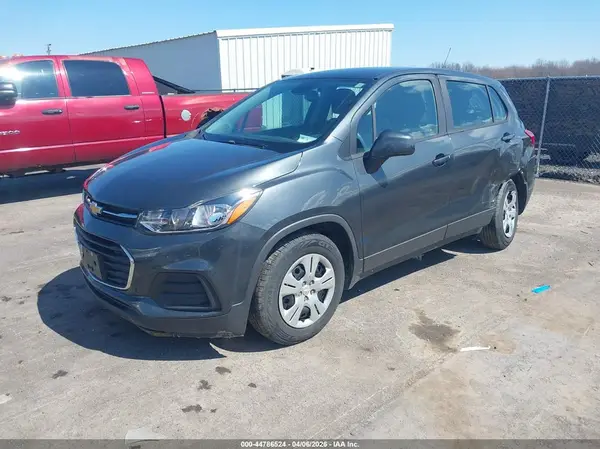 3GNCJKSB4KL169777 2019 CHEVROLET TRAX - Image 2