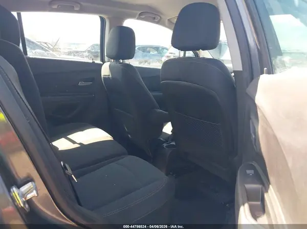 3GNCJKSB4KL169777 2019 CHEVROLET TRAX - Image 8