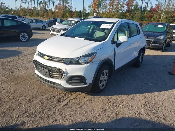 3GNCJKSB4KL178642 2019 CHEVROLET TRAX - Image 2