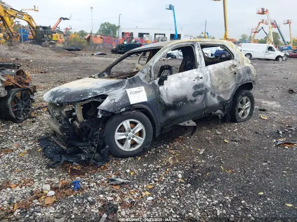 3GNCJKSB4KL186398 2019 CHEVROLET TRAX - Image 2