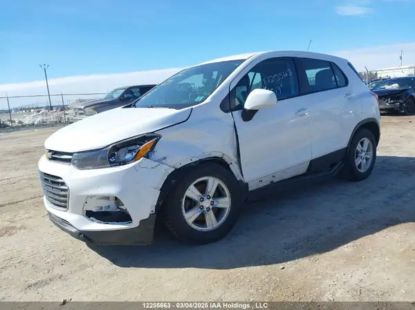 3GNCJKSB4KL190855 2019 CHEVROLET TRAX - Image 2