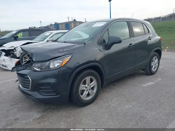 3GNCJKSB4KL207234 2019 CHEVROLET TRAX - Image 2