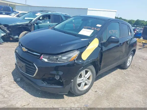 3GNCJKSB4KL207279 2019 CHEVROLET TRAX - Image 2