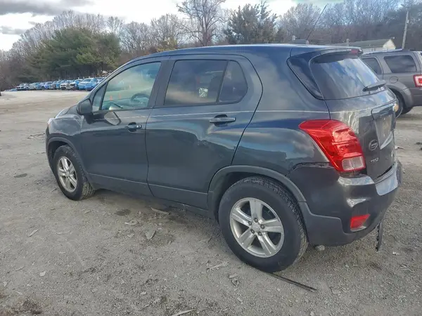3GNCJKSB4KL230724 2019 CHEVROLET TRAX - Image 2