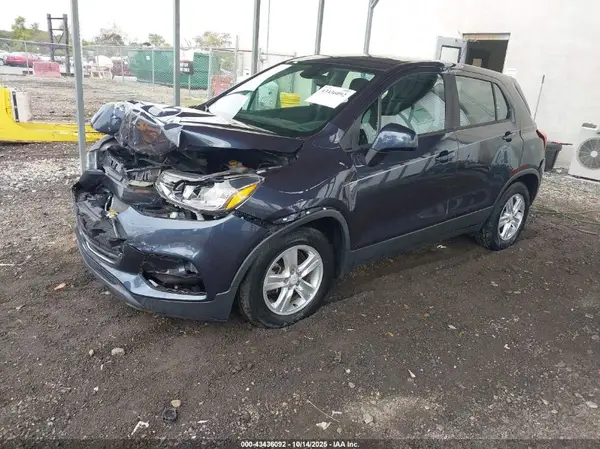 3GNCJKSB4KL232215 2019 CHEVROLET TRAX - Image 2
