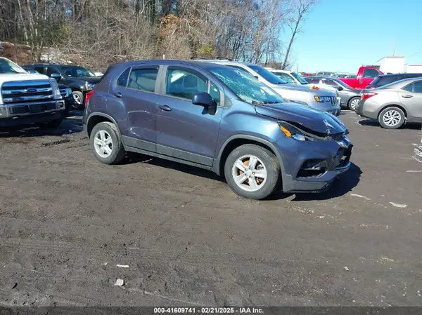 3GNCJKSB4KL242002 2019 CHEVROLET TRAX - Image 1