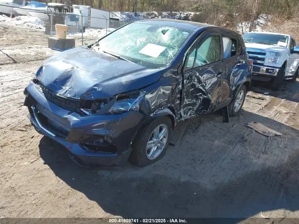 3GNCJKSB4KL242002 2019 CHEVROLET TRAX - Image 2