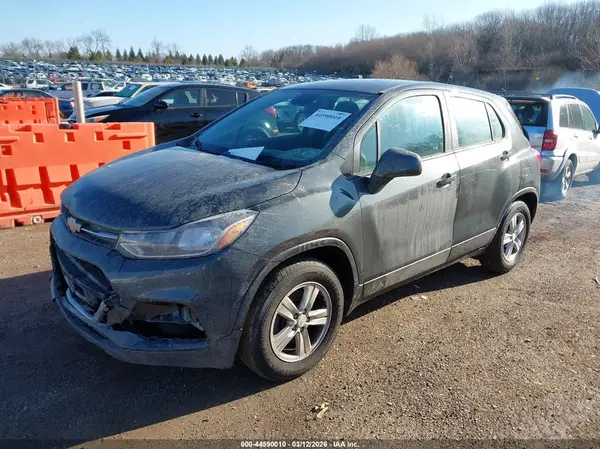 3GNCJKSB4KL244638 2019 CHEVROLET TRAX - Image 2