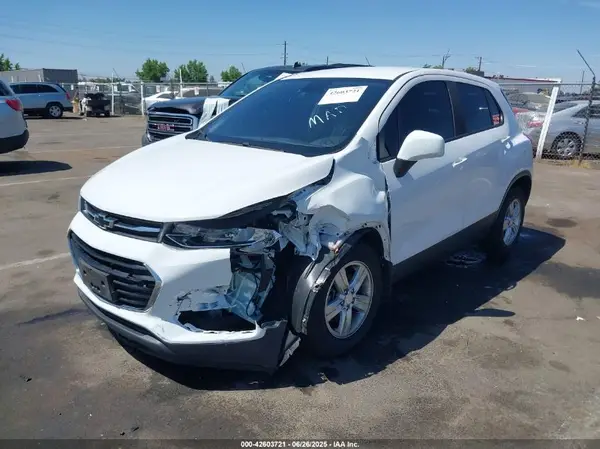 3GNCJKSB4KL246955 2019 CHEVROLET TRAX - Image 2