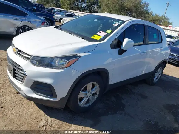 3GNCJKSB4KL279244 2019 CHEVROLET TRAX - Image 2