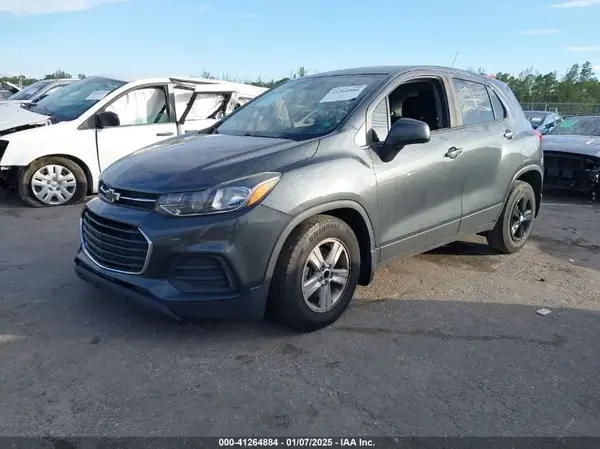 3GNCJKSB4KL289367 2019 CHEVROLET TRAX - Image 2