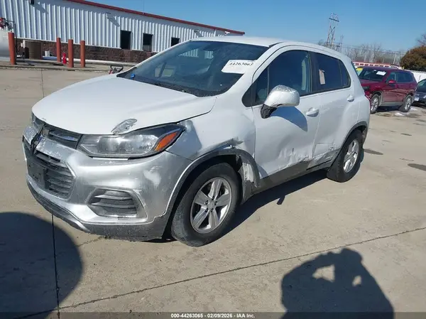 3GNCJKSB4KL291894 2019 CHEVROLET TRAX - Image 2