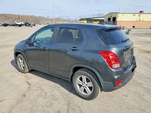 3GNCJKSB4KL295671 2019 CHEVROLET TRAX - Image 2